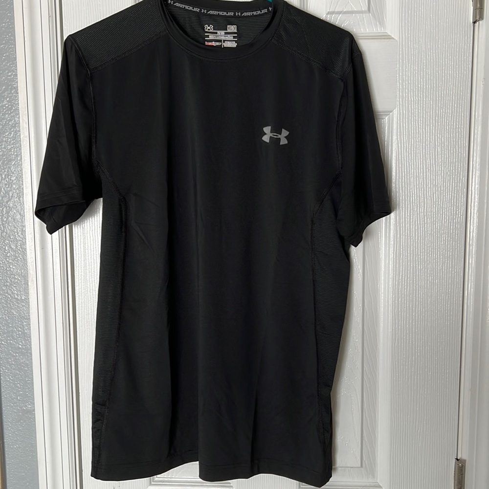 Mens Black Fitted Under Armour shirt
